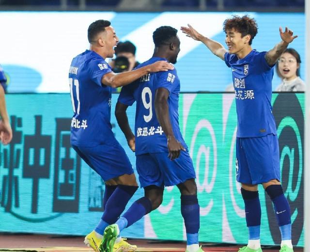 米兰体育官网-解禁复出首次首发梅开二度 国足需要这样的韦世豪